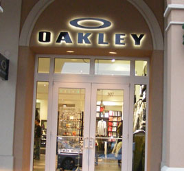 oakley store hours